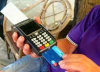Έφοδοι φορο-ελεγκτών στην αγορά για POS, ταμειακές, αποδείξεις και IRIS