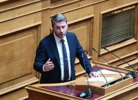 Ανδρουλάκης: Ο πρωθυπουργός υπηρετεί την ολιγαρχία της ασύδοτης αγοράς