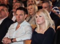 ΣΥΡΙΖΑ: Συντροφικά μαχαιρώματα εκτός ορίων