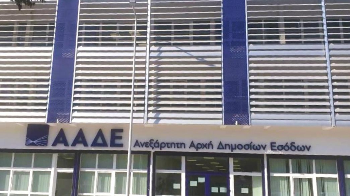 Επιστολή Διοικητή ΑΑΔΕ προς την Ομοσπονδία Ταξί για τις αυτοκόλλητες ταμπέλες
