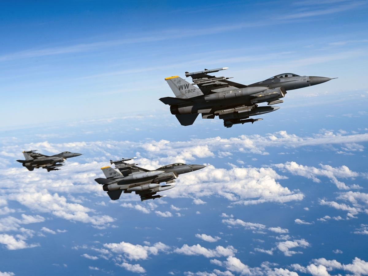 Η Ουκρανία περιμένει έξι F-16 από τη Νορβηγία και παρέλαβε Leopard από τη Γερμανία