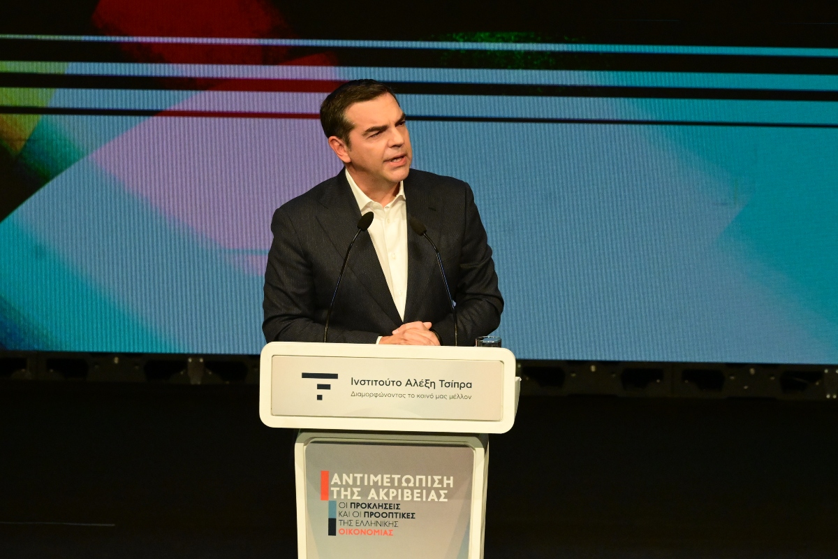 Τι σηματοδοτεί η αρχηγική εμφάνιση του Αλ. Τσίπρα