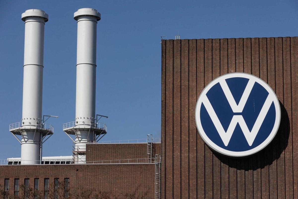 Volkswagen: Σχεδιάζει απολύσεις, μειώσεις μισθών και λουκέτο σε τρία εργοστάσια στη Γερμανία
