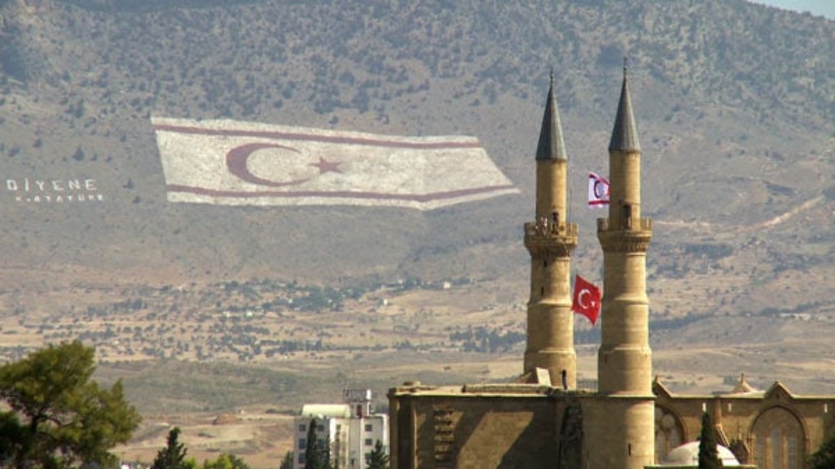«Ράπισμα» στον Τατάρ από την Κομισιόν: «Η ΕΕ δεν αναγνωρίζει το ψευδοκράτος»