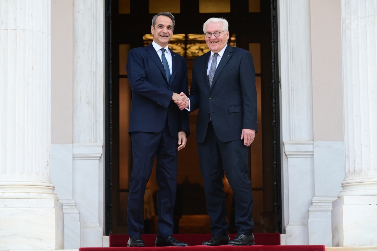 Μητσοτάκης σε Σταϊνμάιερ: Ανοιχτό το θέμα των γερμανικών αποζημιώσεων