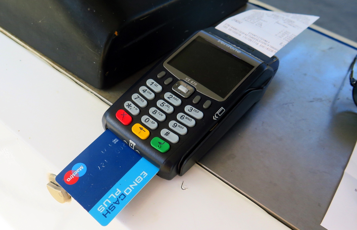 Φοροδιαφυγή: POS και ηλεκτρονικές συναλλαγές εκτινάσσουν τα φορολογικά έσοδα