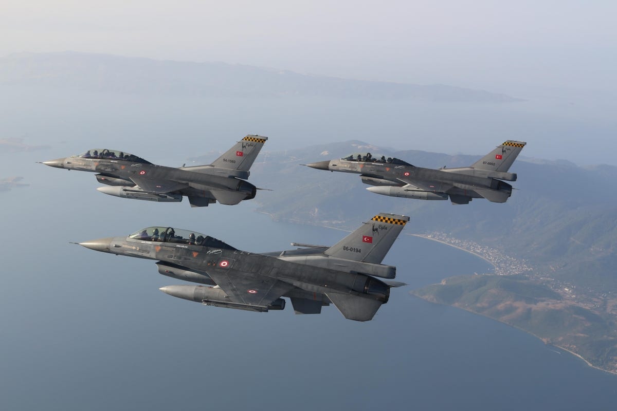 Η Τουρκία βομβάρδισε 32 στόχους που έχουν όπως λέει σχέση με το PKK