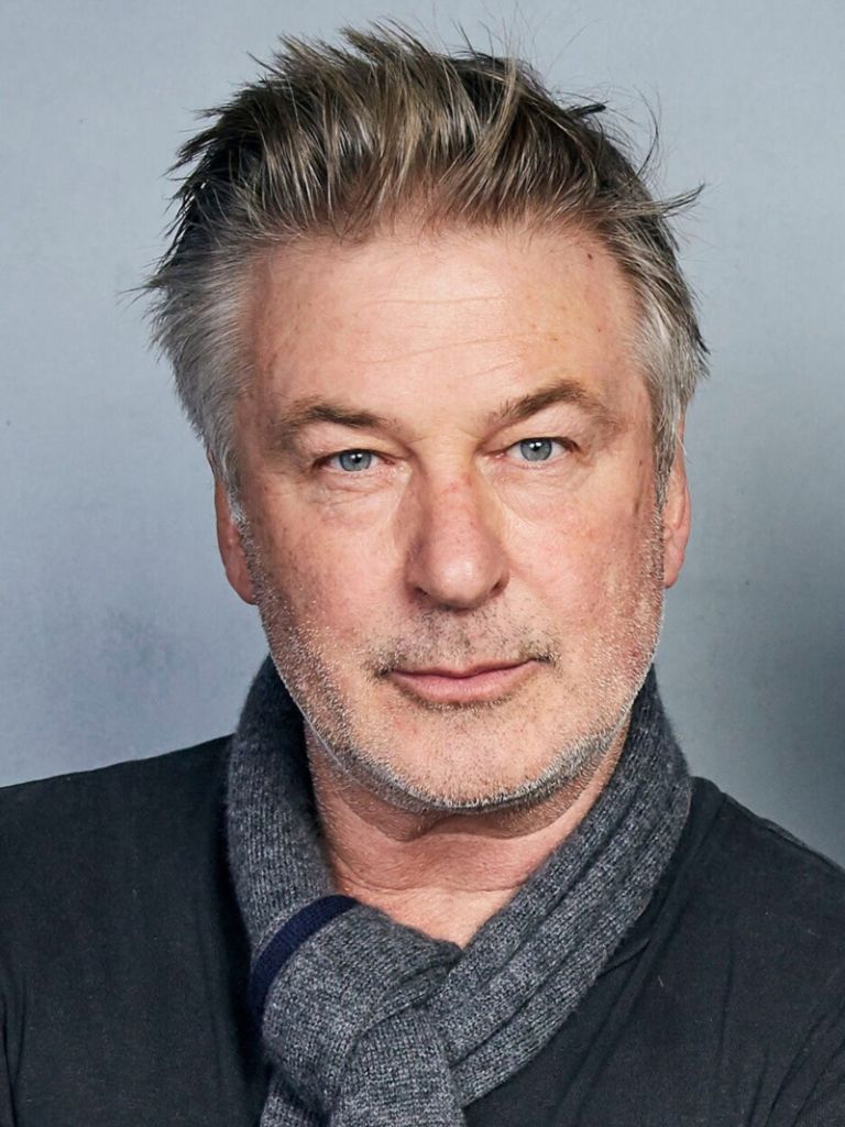 Οι πολλές ζωές του Alec Baldwin: Σεξ, ναρκωτικά, σκάνδαλα και ο θανάσιμος πυροβολισμός στο «Rust»