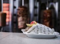 Αύξηση τιμών στο σουβλάκι: Σε ποιες περιοχές ξεπερνάει τα 5€ [πίνακες]