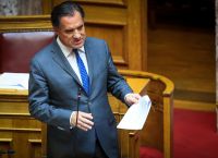 Άδωνις: Απαράδεκτο ο δήμαρχος Σύμης να κλωτσάει το ασθενοφόρο που αποκτήθηκε με χρήματα του Ελληνικού λαού