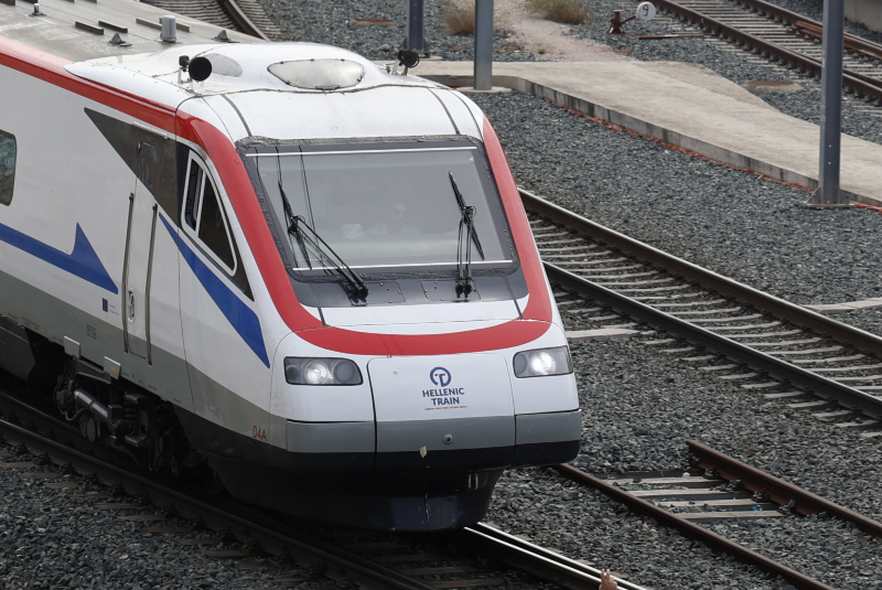 Hellenic Train και ΟΣΕ: Διερευνώνται τα αίτια για το συρμό Προαστιακού που εισήλθε σε γραμμή του Μετρό
