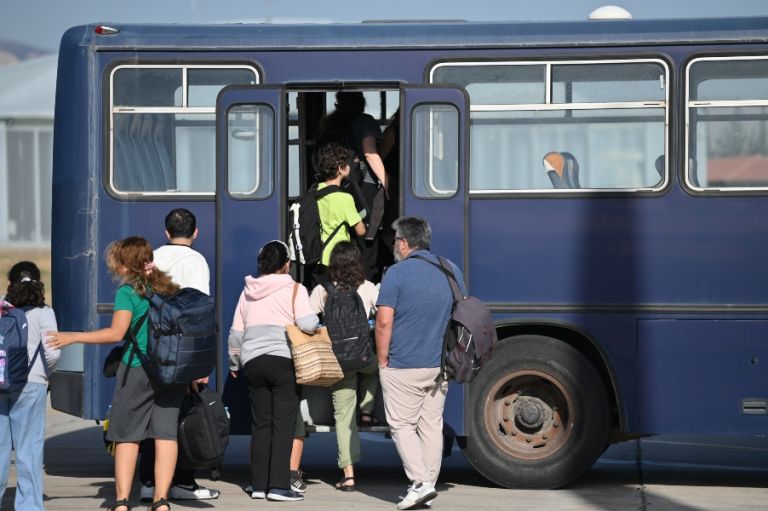 Επαναπατρίστηκαν οι 22 Έλληνες από τον Λίβανο [vid]