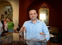 Εκλογές ΠΑΣΟΚ: Ψήφισε ο Χάρης Δούκας – «Σήμερα έχουμε ραντεβού με το μέλλον»