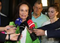 Διαμαντοπούλου: «Είμαι εδώ, την επόμενη ημέρα θα είμαστε ενωμένοι» Διαμαντοπούλου: «Είμαι εδώ, την επόμενη ημέρα θα είμαστε ενωμένοι»
