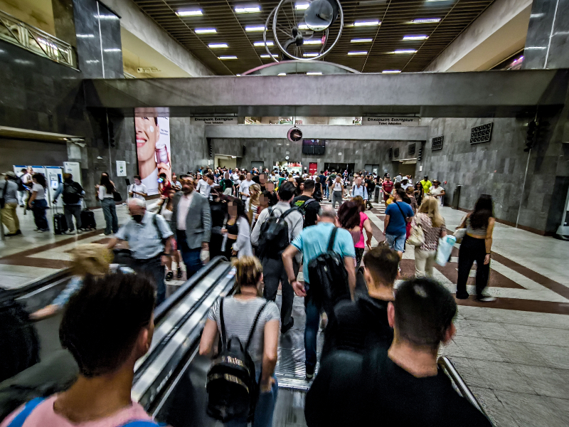 Χάος στο Μετρό του Συντάγματος και απίστευτος συνωστισμός: Η εξήγηση της ΣΤΑ.ΣΥ