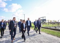 Σακελλαροπούλου: Επίσκεψη στο στρατόπεδο συγκέντρωσης Άουσβιτς-Μπίρκεναου