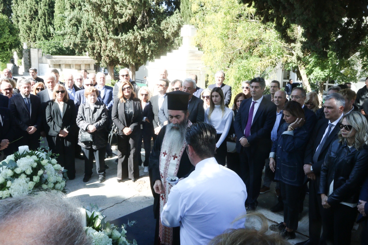 Φώφη Γεννηματά: Συγκίνηση στο μνημόσυνο για τα τρία χρόνια από την απώλειά της [vid,pics]