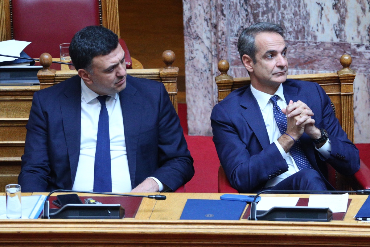 Βουλή: Γιατί ο Μητσοτάκης αποχώρησε από την ομιλία Παππά και επέστρεψε για την ομιλία Ανδρουλάκη
