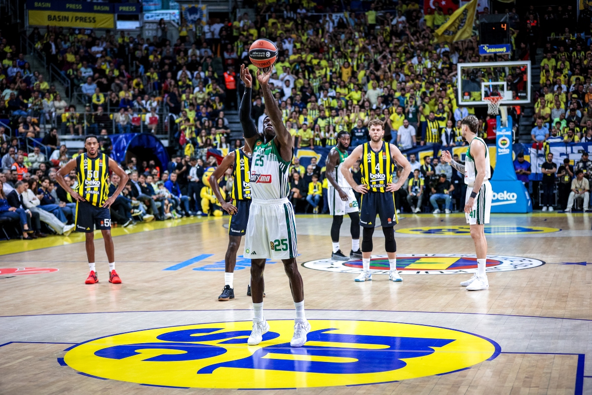 Παναθηναϊκός: Καταγγελία στη Euroleague για τις σημαίες του ψευδοκράτους στο γήπεδο της Φενέρ