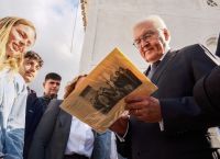 Greece raises issue of WWII Reparations to German President Steinmeier Greece raises issue of WWII Reparations to German President Steinmeier