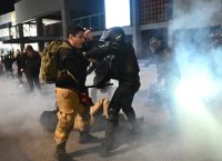 Η ανακοίνωση της ΕΛ.ΑΣ. για τα επεισόδια με τους πυροσβέστες: Τους δόθηκε προθεσμία να εκκενώσουν