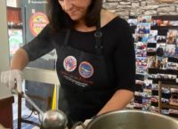 Για ανθρώπους που έχουν ανάγκη μαγείρεψε η Νίκη Κεραμέως