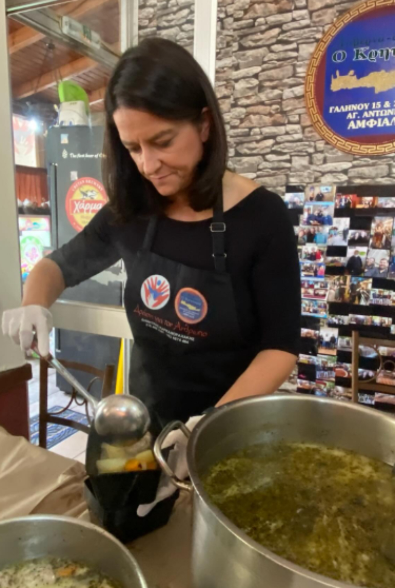Για ανθρώπους που έχουν ανάγκη μαγείρεψε η Νίκη Κεραμέως