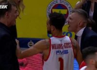 Euroleague: Έντονος διάλογος Μπαρτζώκα – Γιασικεβίτσιους μετά το Φενέρ – Ολυμπιακός [vid]