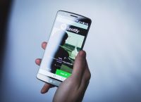 Spotify: Η νέα λειτουργία δημιουργίας εξωφύλλων στις playlists δίνει έμφαση στην αισθητική του κάθε χρήστη