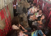 ΓΕΕΘΑ: Νέες φωτογραφίες από την επιχείρηση απομάκρυνσης Ελλήνων από τον Λίβανο [pics,vid]