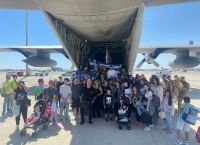 Hellenic National Defense General Staff: New photos from the C-130 operation to evacuate Greeks from Lebanon Hellenic National Defense General Staff: New photos from the C-130 operation to evacuate Greeks from Lebanon