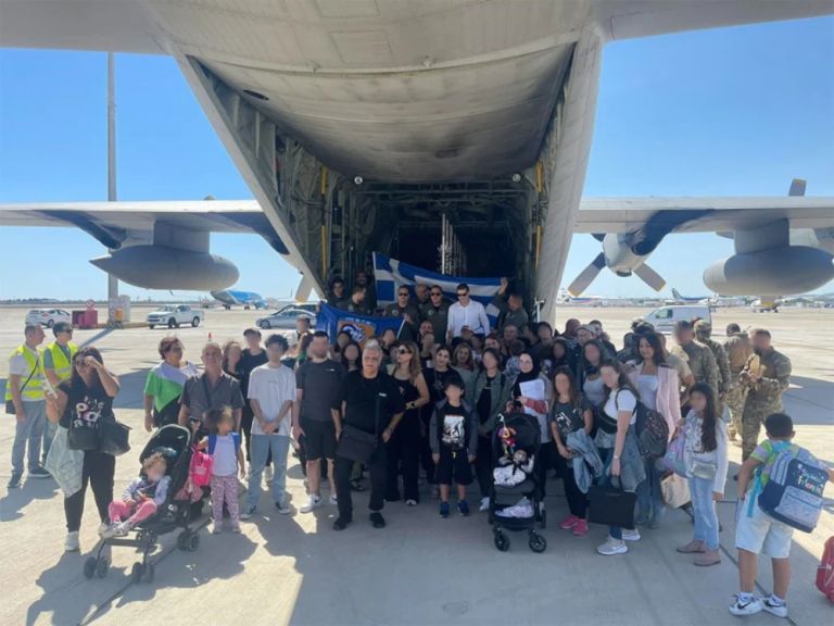 Hellenic National Defense General Staff: New photos from the C-130 operation to evacuate Greeks from Lebanon