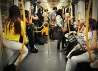 Ασφυξία στα μέσα μεταφοράς με αύξηση επιβατών και μείωση δρομολογίων