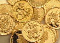 «Μια ανάσα» από τα 700 ευρώ η χρυσή λίρα -Νέο ιστορικό υψηλό για τον χρυσό «Μια ανάσα» από τα 700 ευρώ η χρυσή λίρα -Νέο ιστορικό υψηλό για τον χρυσό