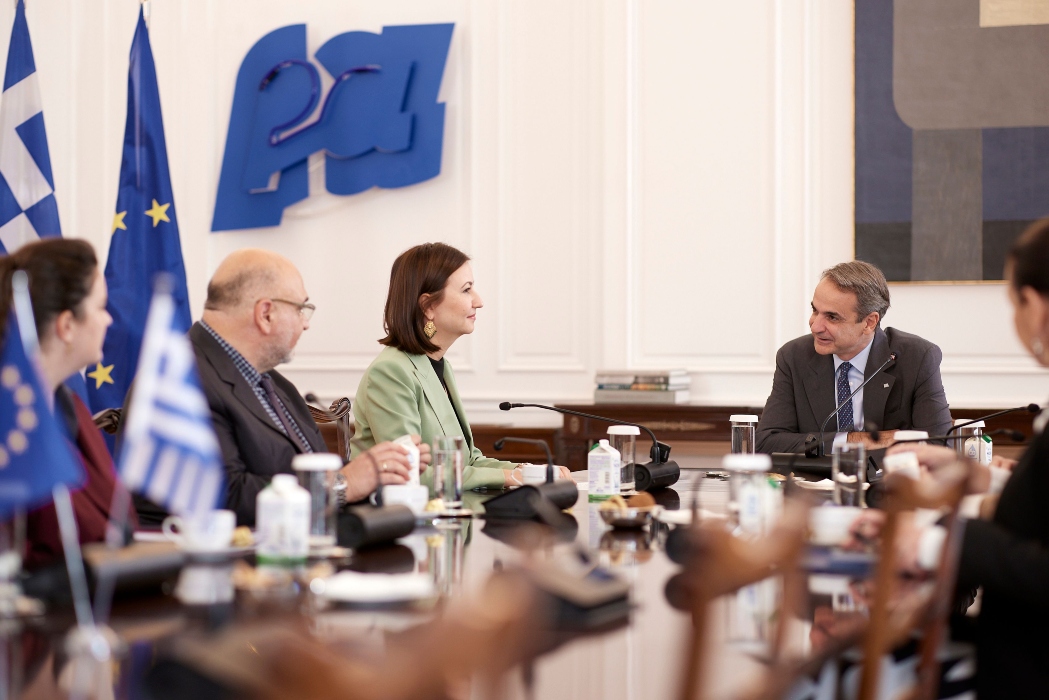 Τετ α τετ Μητσοτάκη με την Επίτροπο Καινοτομίας: Ολοκληρώνεται η στρατηγική Ελλάδας για την Τεχνητή Νοημοσύνη