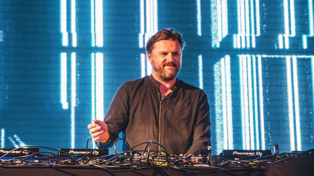 O βασιλιάς της tech house Solomun σε ένα αργό και χωρίς κορυφώσεις σετ