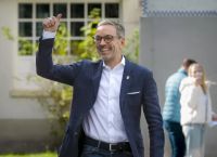 Αυστρία: Ο ακροδεξιός ηγέτης Χέρμπερτ Κικλ έγινε δεκτός από τον πρόεδρο της χώρας