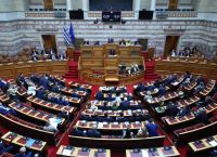 Στη Βουλή το φορολογικό νομοσχέδιο με 12 μειώσεις φόρων και μέτρα ενίσχυσης εισοδήματος