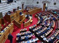 ΠΑΣΟΚ: Κοινοβουλευτικό τεστ σύγκρουσης Ανδρουλάκη – Μητσοτάκη υπό το φόβο του θολού στίγματος