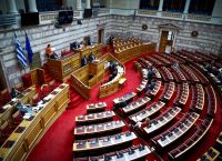 Εντείνεται η γαλάζια πίεση στην κυβέρνηση