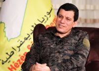 Κούρδος διοικητής Συρίας: Οι επαφές Τουρκίας-ΡΚΚ είναι καταδικασμένες αν πλήξουν την κουρδική αυτοκυριαρχίας