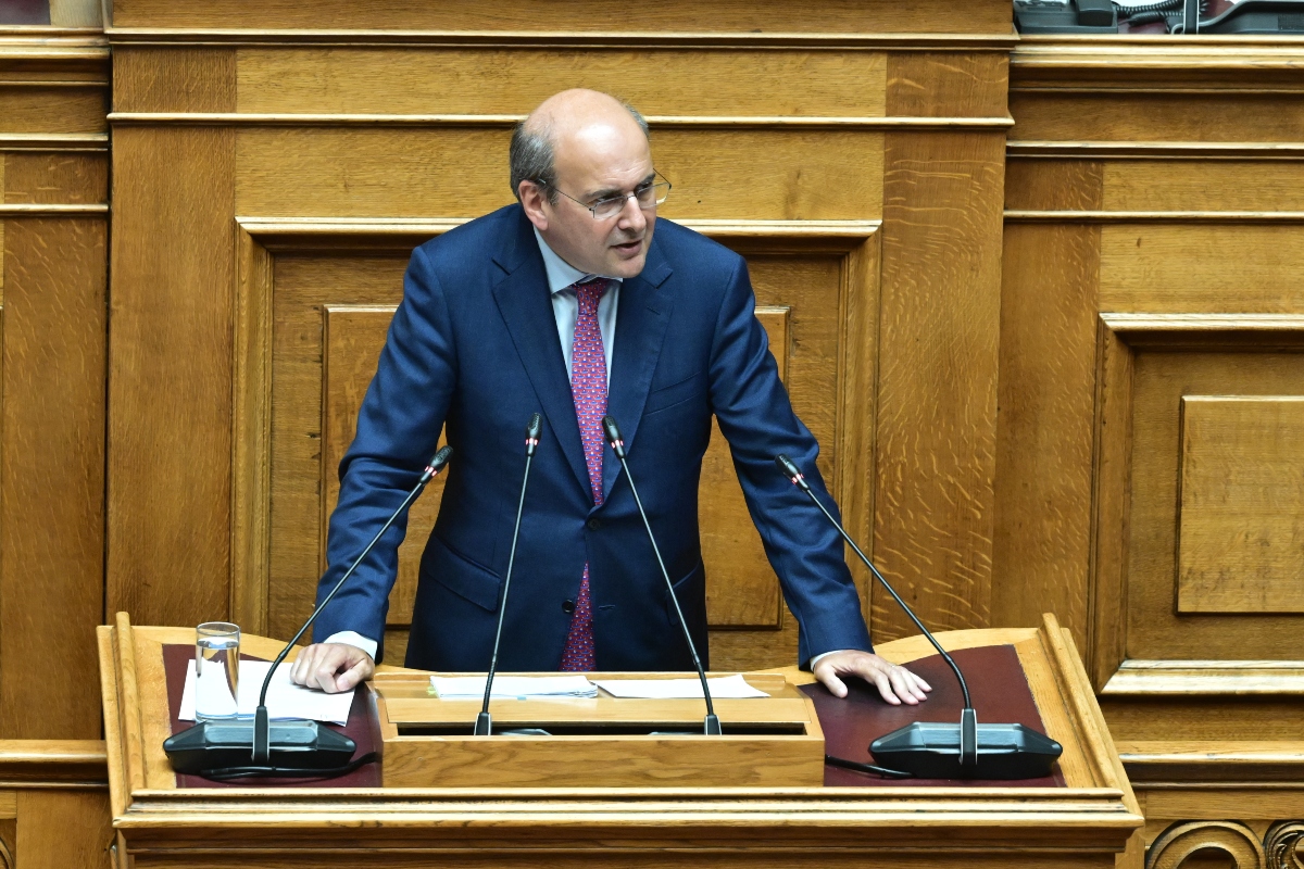 Χατζηδάκης: Κατάργηση τέλους επιτηδεύματος και για τα «μπλοκάκια» 