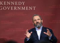 Ε. Μπαράκ: Πιθανή μια επίθεση στα πετρέλαια του Ιράν και «συμβολικό» πλήγμα σε πυρηνικά