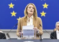 Ρομπέρτα Μέτσολα: Η Ευρώπη πενθεί για την απώλεια του Κώστα Σημίτη Ρομπέρτα Μέτσολα: Η Ευρώπη πενθεί για την απώλεια του Κώστα Σημίτη