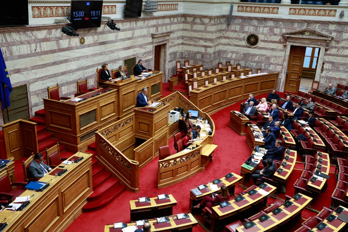 Η οικονομία στο επίκεντρο της αντιπαράθεσης Κυβέρνησης – ΠΑΣΟΚ