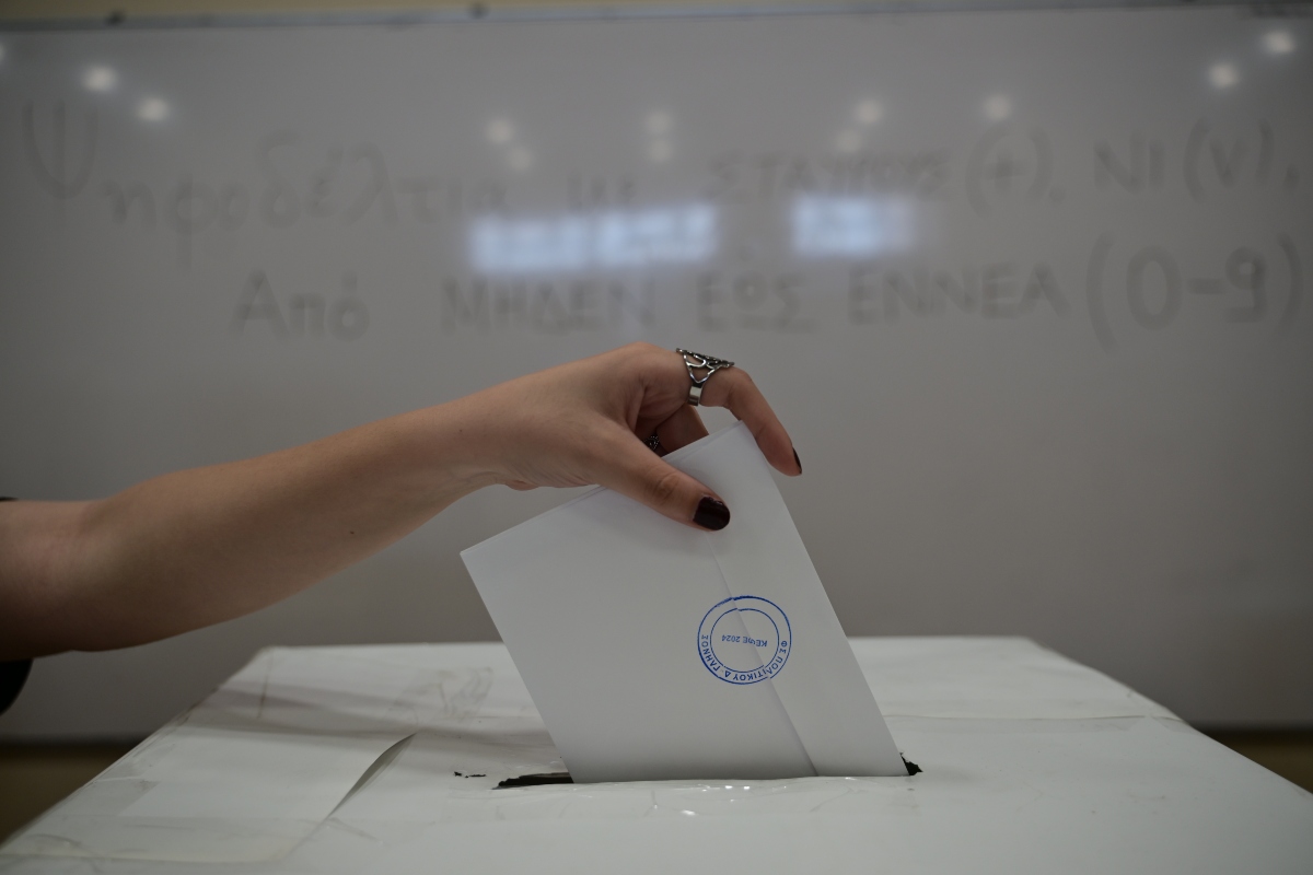Πώς χαρτογραφούν το πολιτικό σύστημα οι νέες δημοσκοπήσεις