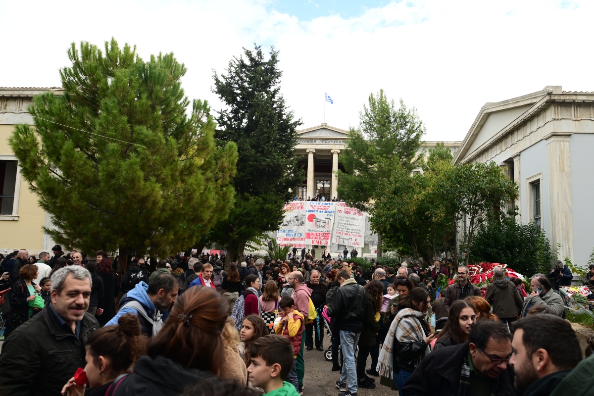 Κορυφώνονται οι εκδηλώσεις για την επέτειο του Πολυτεχνείου με τη μεγάλη πορεία