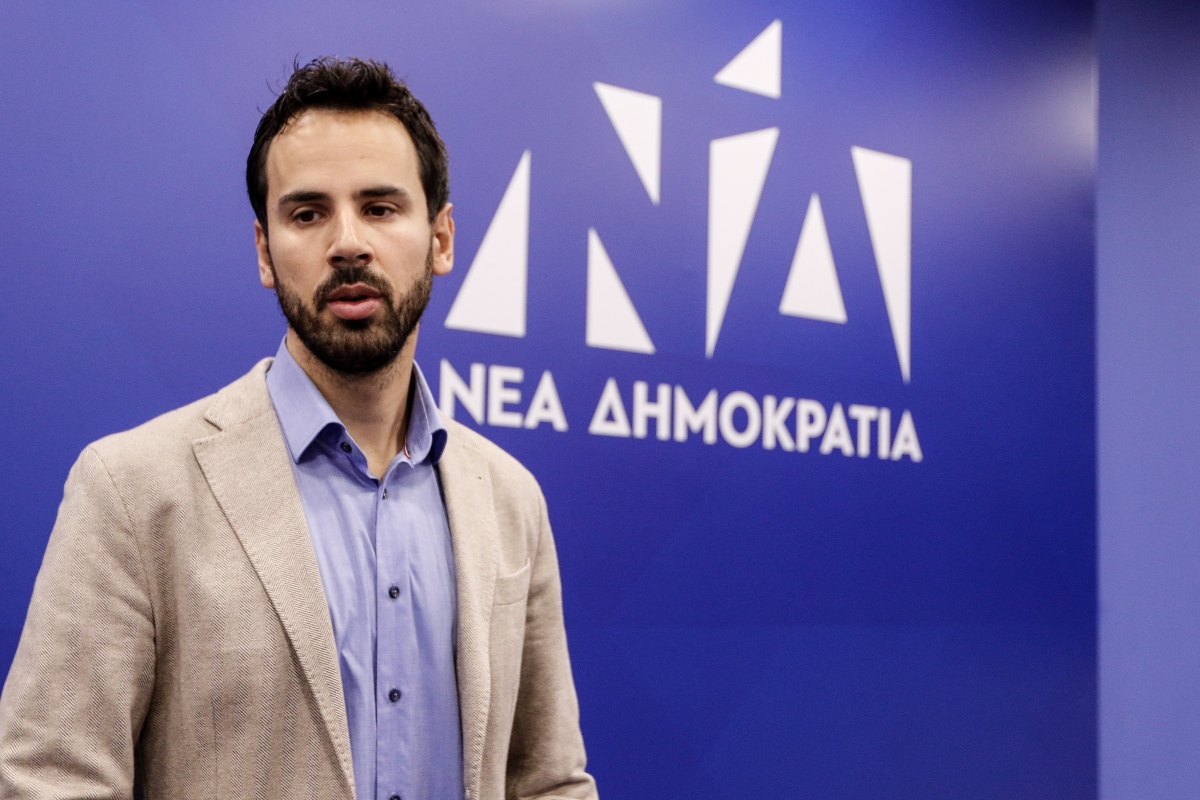 Ρωμανός κατά ΠΑΣΟΚ: Πράσινος ΣΥΡΙΖΑ με πράσινους Κατρούγκαλους που οδηγούν στο «λεφτά υπάρχουν 2.0»
