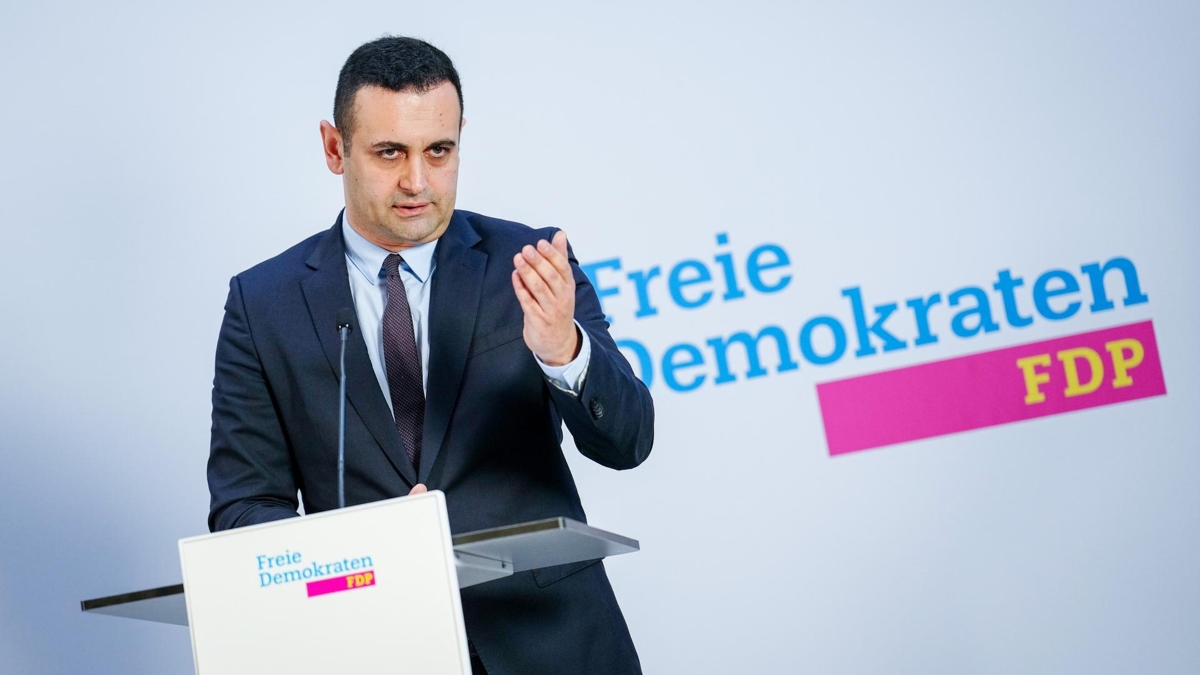Γερμανία: Παραιτήθηκε ο γενικός γραμματέας του FDP μετά το σκάνδαλο με το «D-Day»