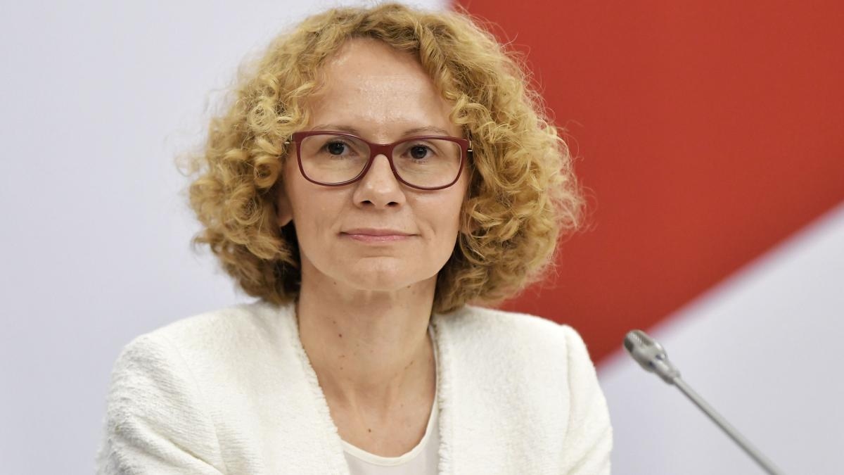 Ρ. Σεκερίνσκα: Η νέα αναπληρώτρια Γ. Γ. του ΝΑΤΟ από τη Βόρεια Μακεδονία